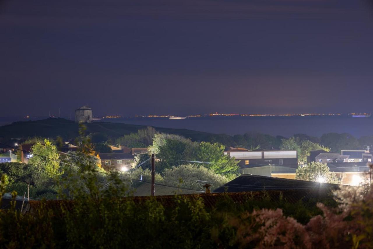 Bijou Annexe, Sea View, Private Entrance & Parking - Folkestone Hotel Bagian luar foto